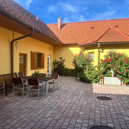 Innenhof Oase Appartement Fuerstenfeld